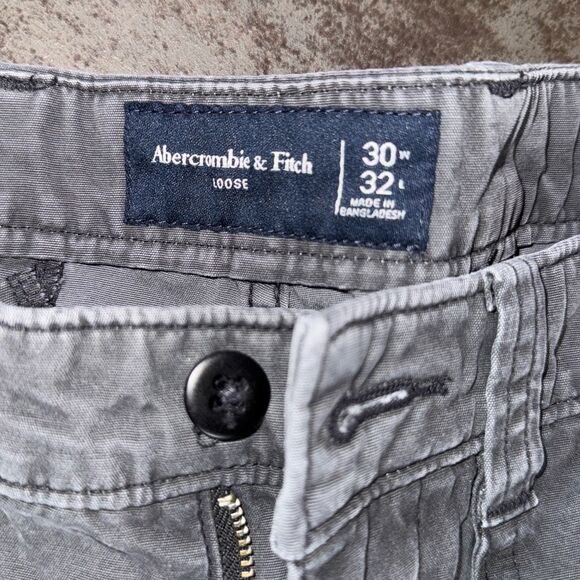 Abercrombie and Fitch Men’s Loose Fit Carpenter Pants - Picture 2 of 3